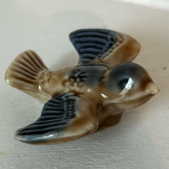 Vintage Wade England Miniature Porcelain "Bird" Figurine - Picture 1 of 6